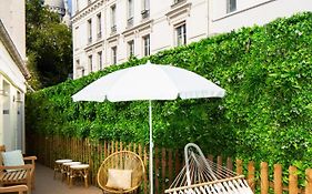 Le Village Montmartre by Hiphophostels Paris Exterior photo